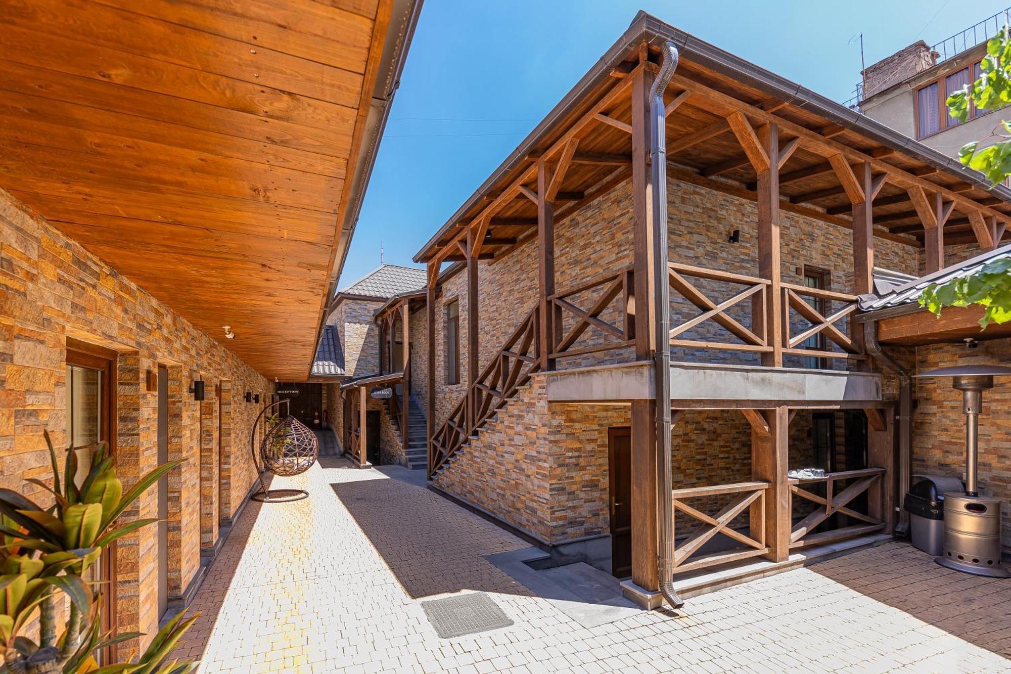 Boutique Living Hotel Yerevan Ngoại thất bức ảnh