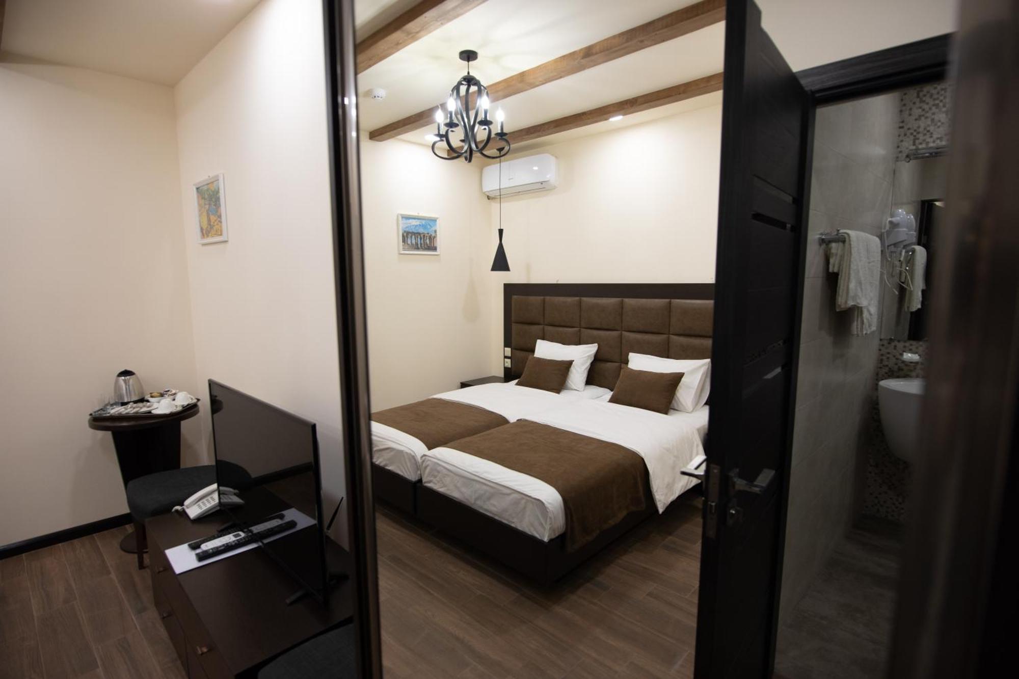 Boutique Living Hotel Yerevan Ngoại thất bức ảnh