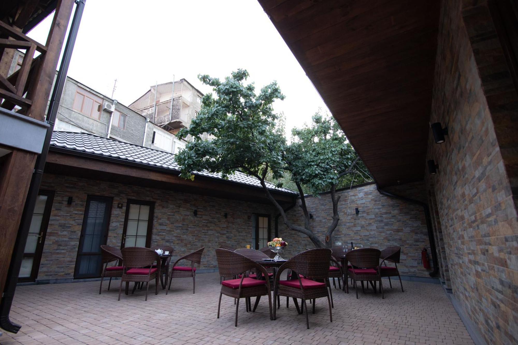 Boutique Living Hotel Yerevan Ngoại thất bức ảnh