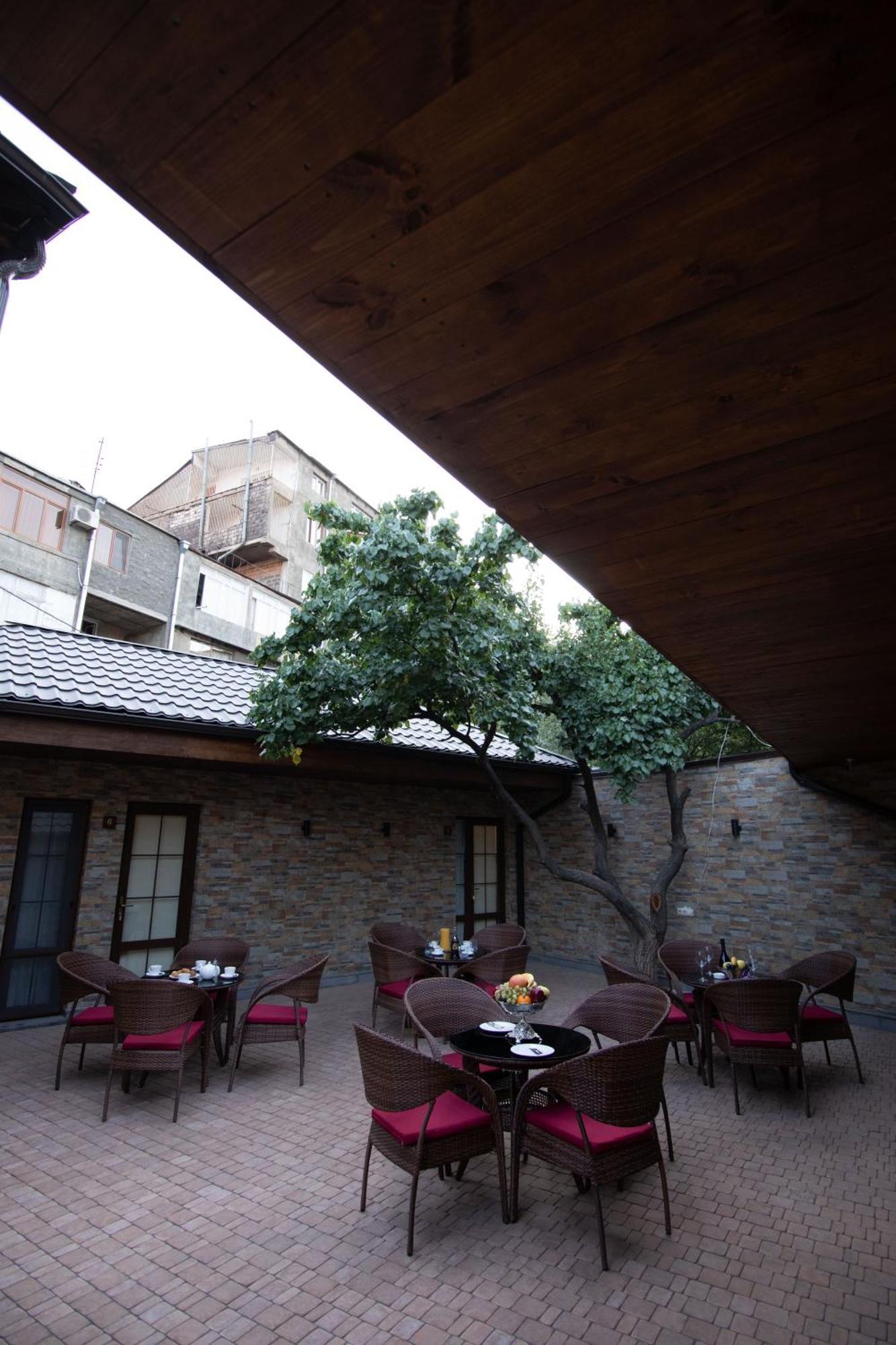 Boutique Living Hotel Yerevan Ngoại thất bức ảnh